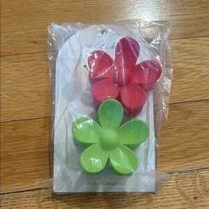 Ettika Flower Hair Clips - Pink and Green